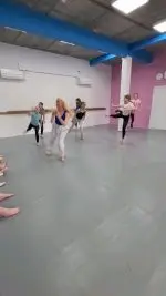 Miss Ellie putting Friday Senior Performing Arts through their paces. 

Great work from everyone.

#lcdc #danceclass #lcdcdanceandfitness #musselburgh #dancestudio #dancestudioscotland #scotlanddancestudio #dancelife #dancersofinstagram #dancersofscotland #allmechoreo #scottishtalent #scottishdancers #dancevideo #danceschoolscotland #danceschoolforchildren #childrensdance #childrensdanceclasses #eastlothianparents #eastlothianparents